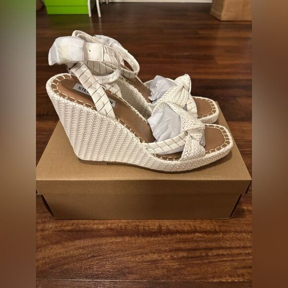 STEVE MADDEN Jylan Wedge Sandal in White *New In Box - Picture 6 of 10